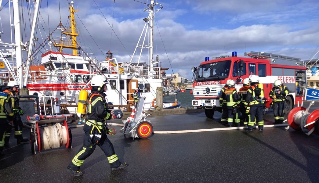 Feuerwehreinsatz am Büsumer Hafen